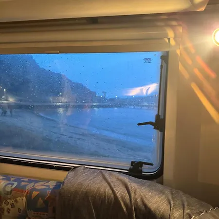 Campingvogn * サンネフヨル